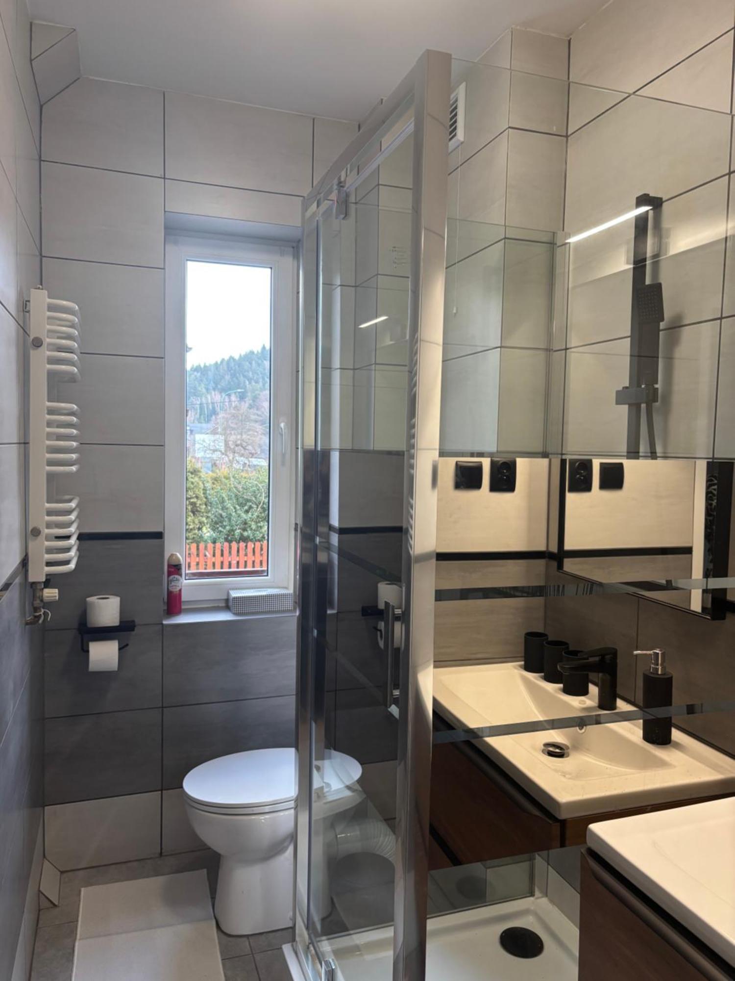 Apartment Przy Kolejce Na Skrzyczne 100 Metrow Do Kolejki Mysliwska 98 *