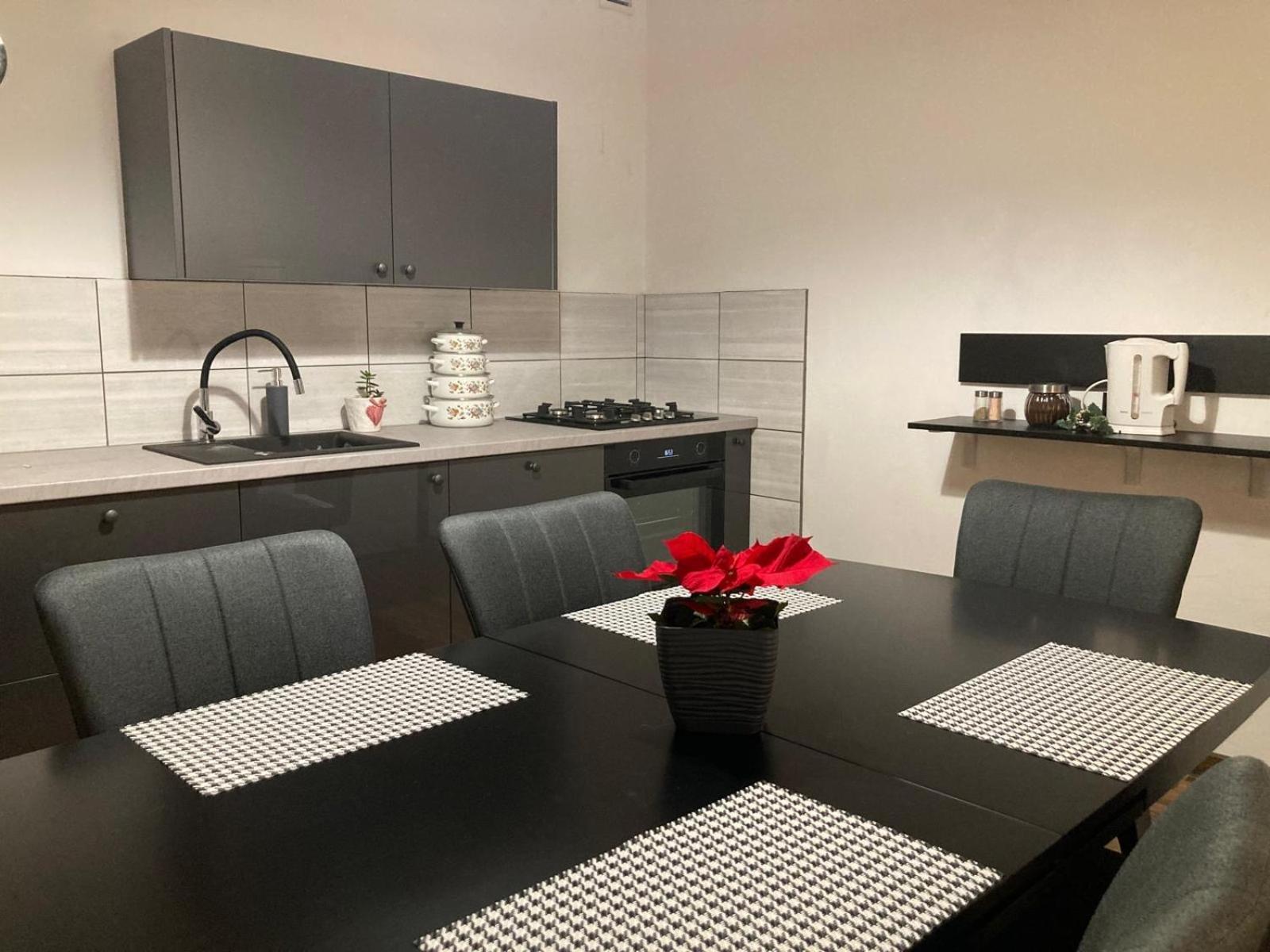 Apartment Przy Kolejce Na Skrzyczne 100 Metrow Do Kolejki Mysliwska 98