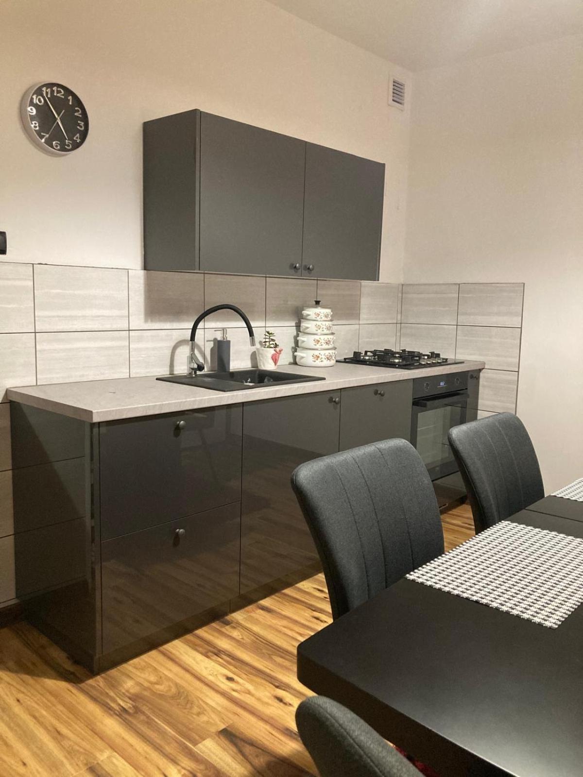 Apartment Przy Kolejce Na Skrzyczne 100 Metrow Do Kolejki Mysliwska 98 *